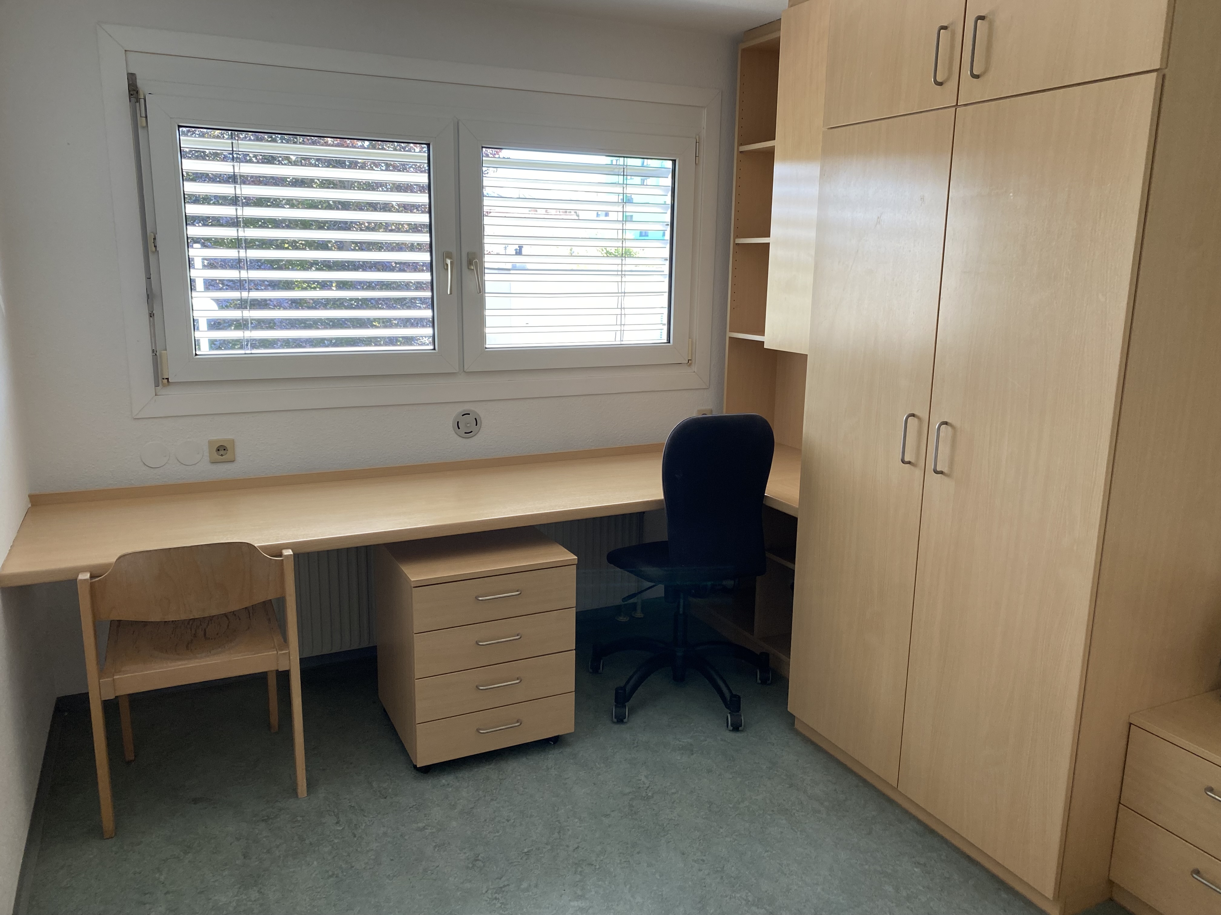 Einzelzimmer - Schreibtisch